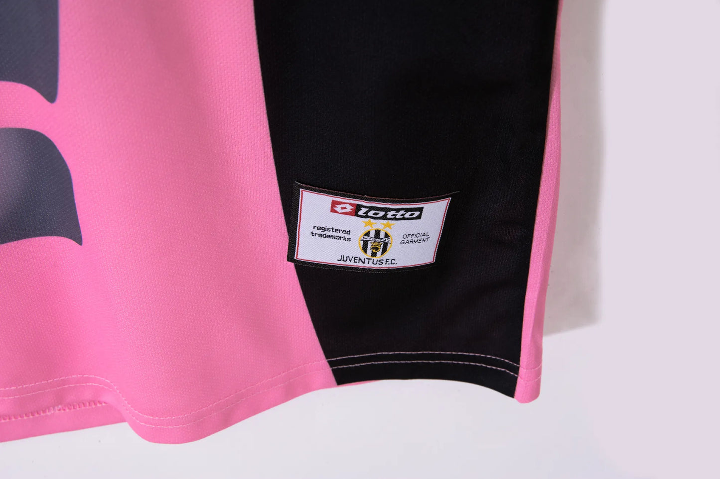 Juventus Retro Goalkeeper Jersey 2002/03 – Fan Version
