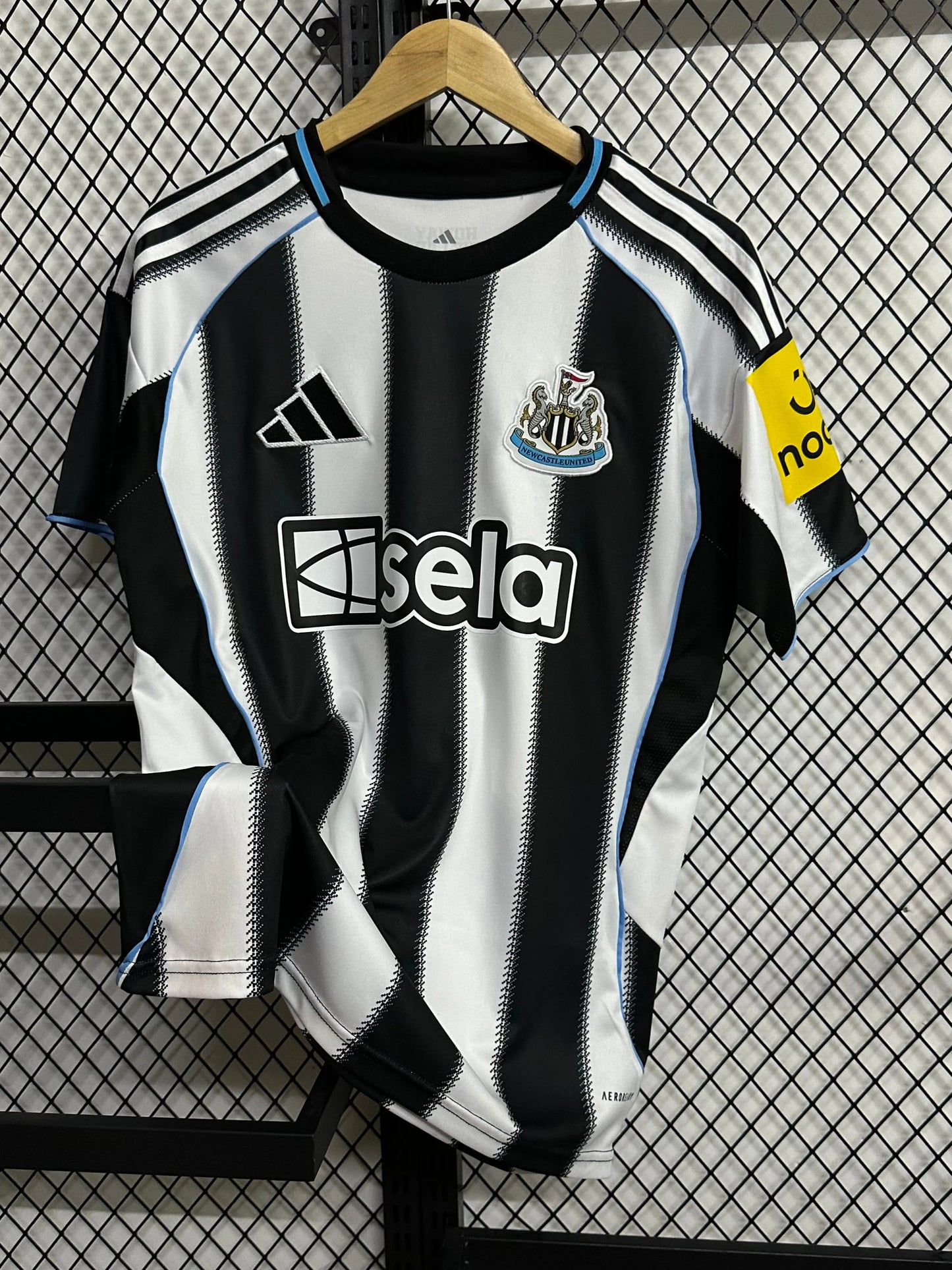 Newcastle United Home Jersey 2024/25 – Fan Version