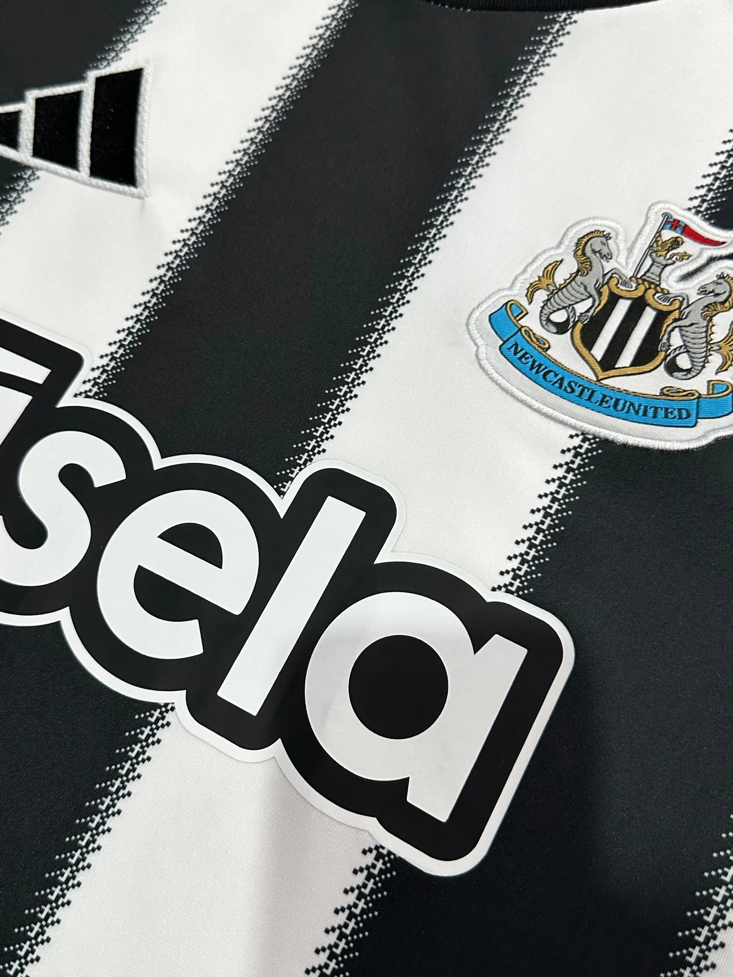 Newcastle United Home Jersey 2024/25 – Fan Version