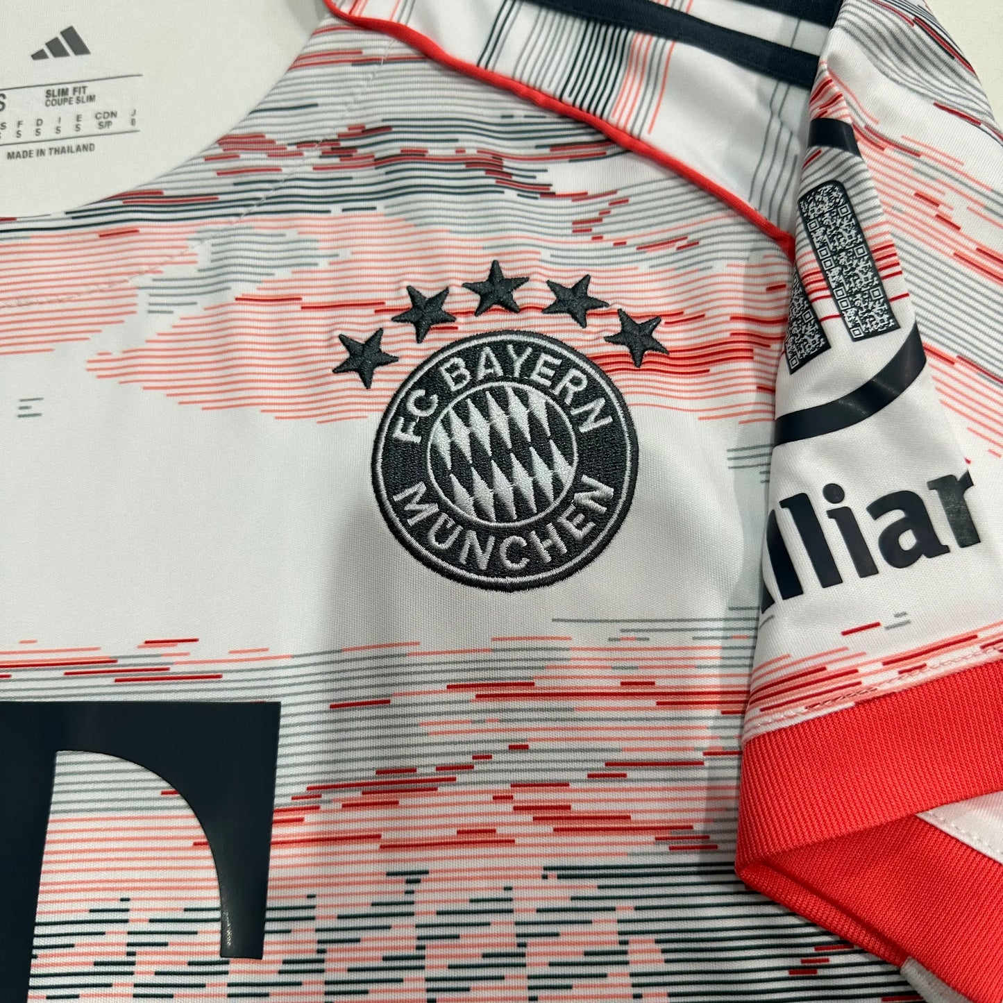 Bayern Munich Away Jersey 2025/26 – Fan Version